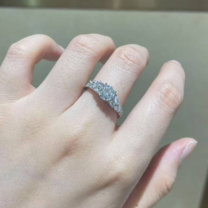 Affordable LuxuryWomen's RingS925银镀白金定制选款主石Moissanite1.0ct/副石高碳钻
